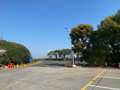 -临港服务区·停车场