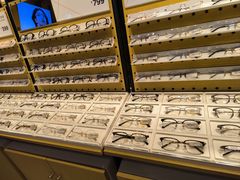 -LOOK眼镜·蔡司依视路配镜(宝山万达店)