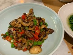 -渝信川菜 · 川味家常菜(财富购物中心店)