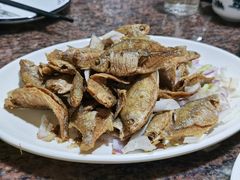 椒盐鳑鲏鱼-唔呶喔哩酒家(生产街店)
