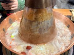 -果松木炭酸菜铜火锅·外婆参鸡汤