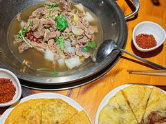 -大众跷脚牛肉馆·非遗传承单位(峨眉山店)