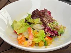 大虾鳄梨蔬菜沙拉-MONICH牛排融合餐厅(和义大道购物中心店)