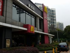 -麦当劳(友谊路得来速店)