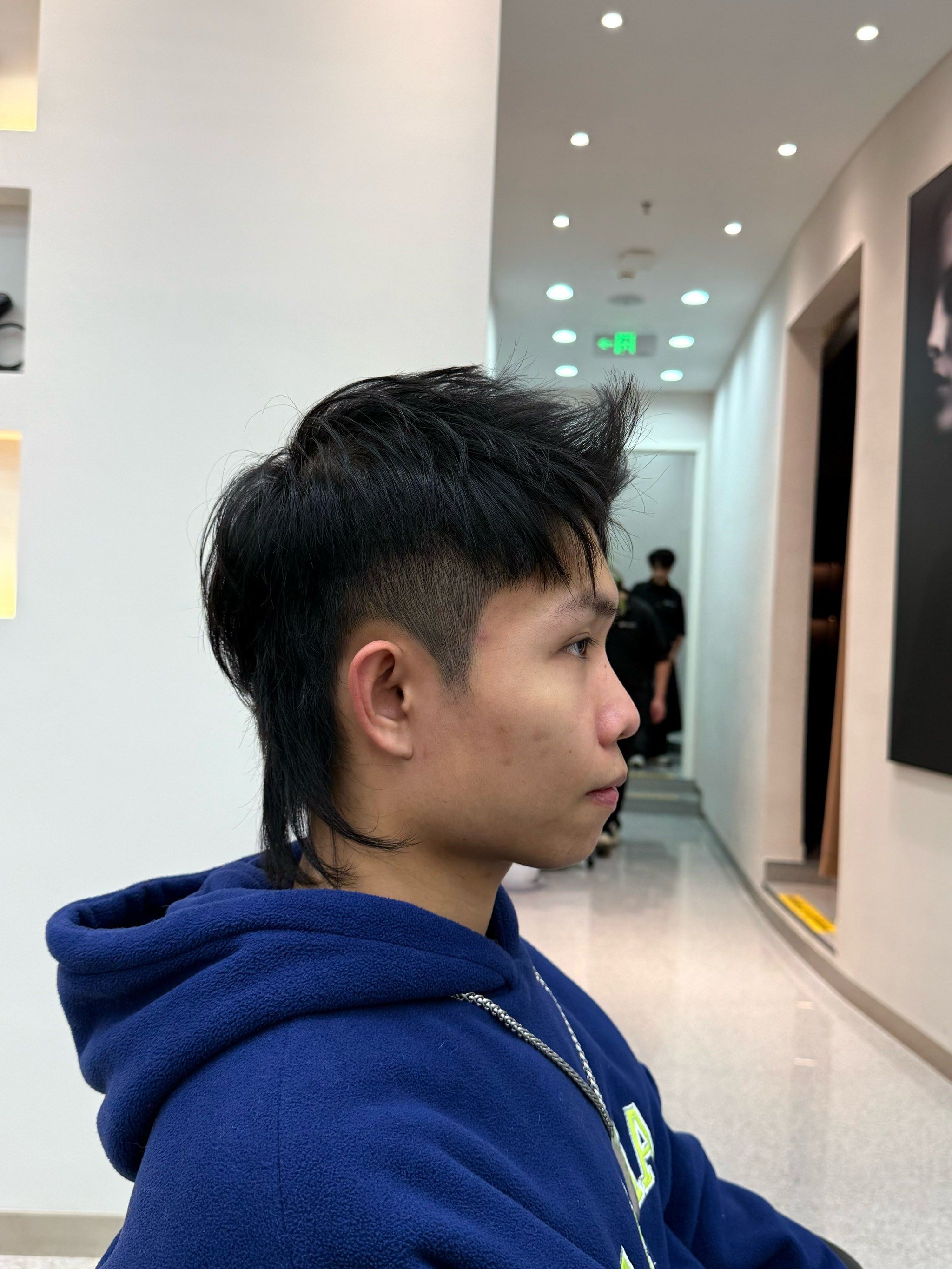 狼尾发型,型男的个性标识

兄弟们,如果你还在为发型而烦恼,那