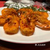 西班牙蒜香油爆虾的虾肉质紧实蒜香微辣的超级香