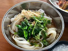 -鸿浩扒猪脚米线