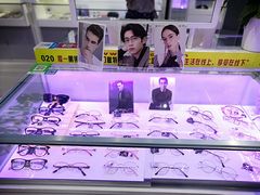 -提一眼镜·蔡司·依视路(小寨店)