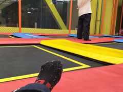 -爱蹦iBOON蹦床运动馆(江汉店)