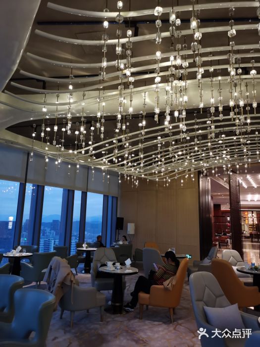 三迪希尔顿酒店·星空酒廊大堂图片