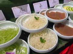 -雍容荟帝王蟹活龙虾展台自助(IFS黑金店)