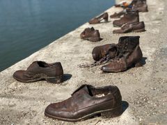 -多瑙河畔鞋履雕塑