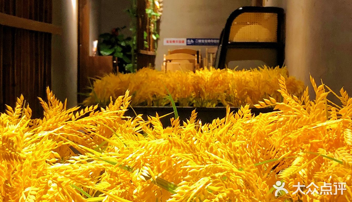 稻穗装饰+暖黄灯光 一秒穿越秋收乡野！