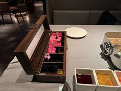-左庭右院鲜牛肉火锅黑金店(陆家嘴中心店)