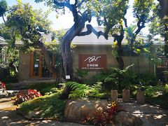 -Chom Cafe and Restaurant