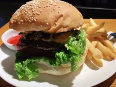 芝士蘑菇牛肉汉堡-ZEMOCAFE·FUSION FOOD(西交利物浦店)