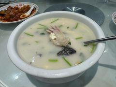 芫茜豆腐鱼头汤-廣發美食(东晓路店)