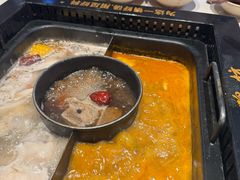 -老牌坊云南鱼豆花火锅(哈西万达店)