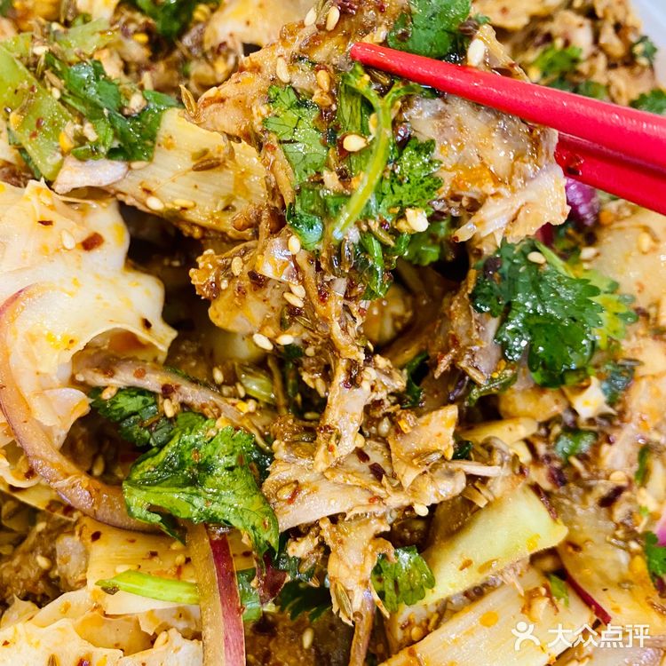 找到了哈尔滨最正宗的【沈阳拌鸡架】[加油]