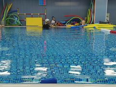 -蓝鲸奇亲子游泳俱乐部