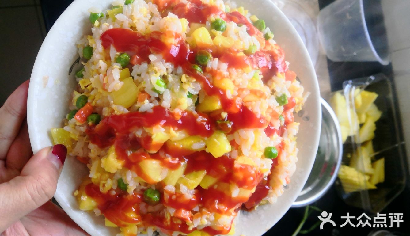 绿豆，一个鸡蛋 配料是：番茄酱，糖，盐