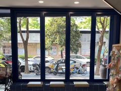 -伟伟宠物医院·CT影像中心·瑞派犬猫综合性门诊(汉口总院)