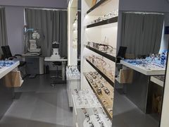 -视野联行眼镜•蔡司•依视路(温江店)