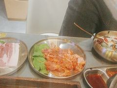 -围炉肉舍•炭烤活鳗•丹东海鲜烤肉(步行街店)