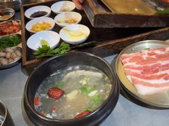 -围炉肉舍•炭烤活鳗•丹东海鲜烤肉(步行街店)