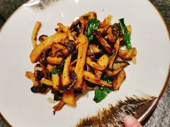 盐焗菌菇-丝路金桃·新疆菜(徐汇店)