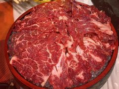 安格斯牛肉-鲜入围煮花胶鸡海鲜火锅