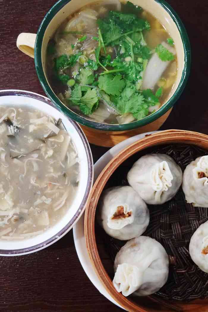 郑记南门口(中央名邸店)-"当地很火的一家小吃店,环境好,干净,明厨.