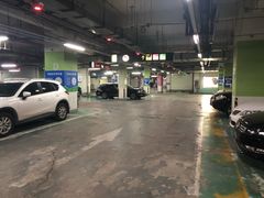 -万达广场菱角湖店-地面停车场