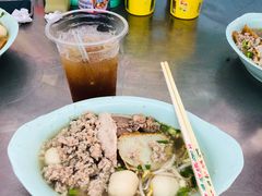 猪杂汤河粉-榮泰米粉湯(Left Shop)