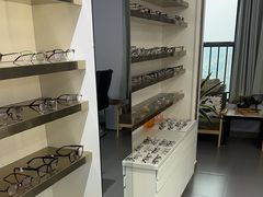 -视野联行眼镜•蔡司•依视路(温江店)