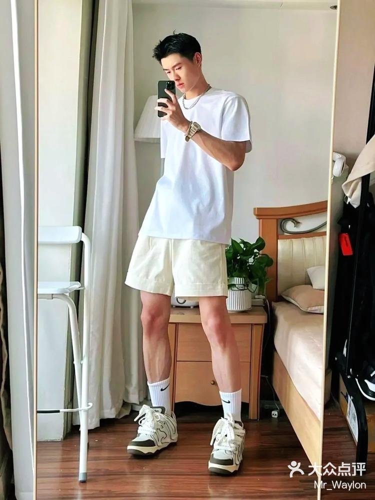 休闲穿搭精神小伙