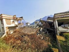 -四川汶川特大地震漩口中学遗址