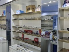 -视野联行眼镜•蔡司•依视路(温江店)