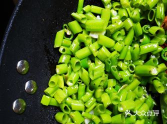 跟着XY实践夏季素食菜式青椒炒空心菜
