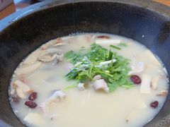 -咕嘟草帽鱼·牛奶一样的鲜鱼汤(包河万达广场创始店)