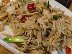 -茅台镇网红溶洞餐厅·茅帮菜馆