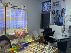 -天空之镜眼镜店蔡司依视路配镜授权零售店(望京颐堤港店)