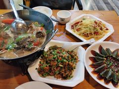-临江餐馆二楼美食部落