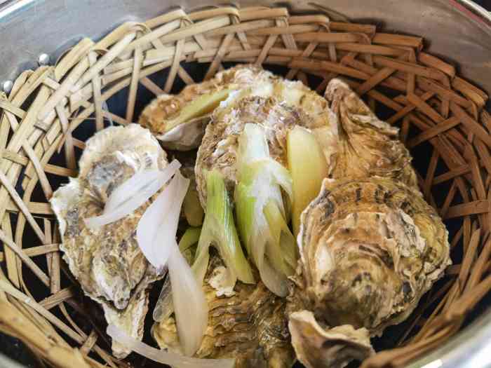 献蚝精酿竹笼蒸蚝-"[调皮]食材吃的主要是还是食材,整体还.