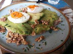 牛油果煮蛋吐司-RAC BAR(安福路店)