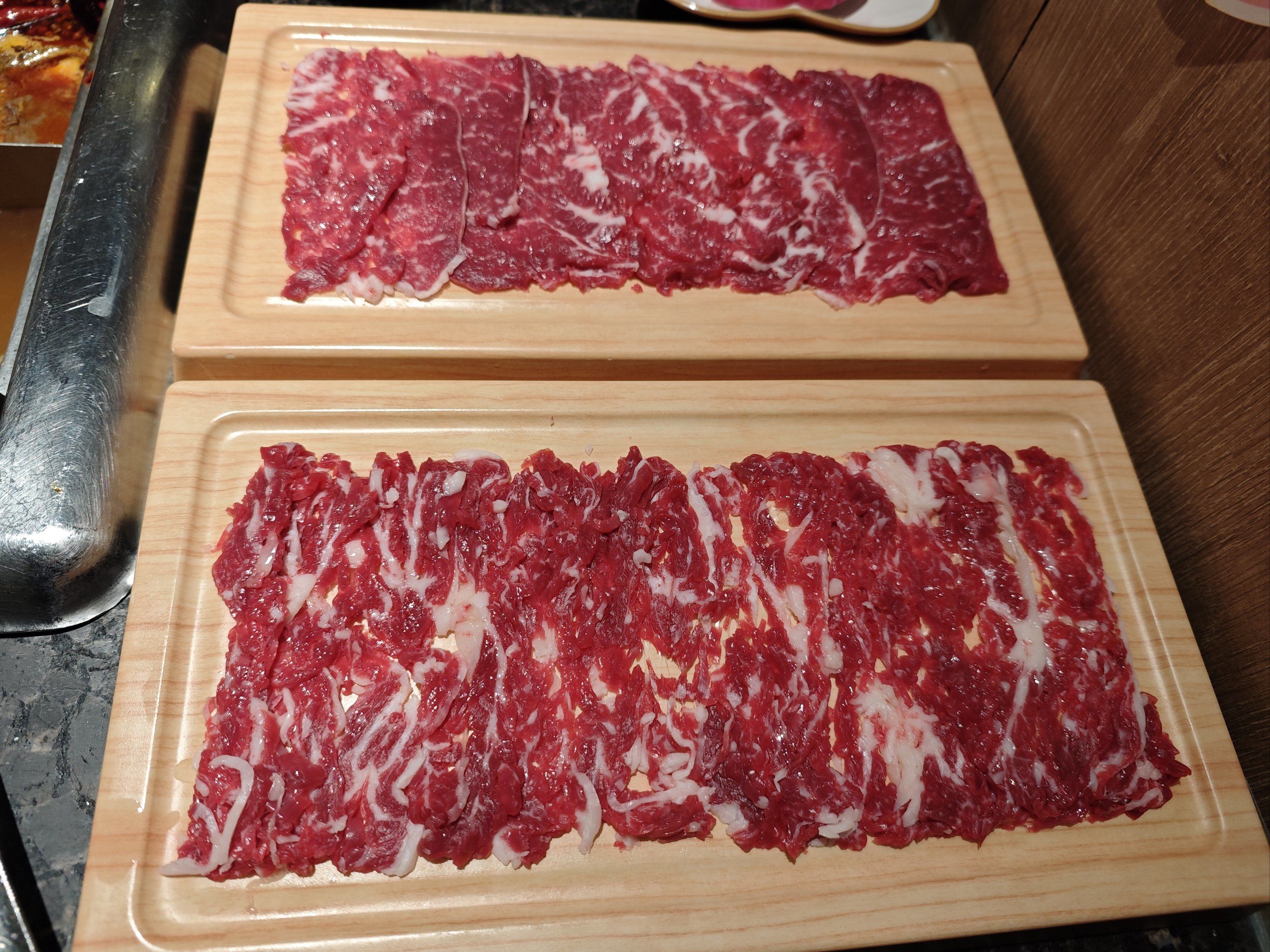 0元玩转这座城海底捞,环境卫生,服务好,现在牛肉有现切的吊龙,不釉儋