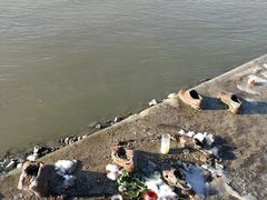 -多瑙河畔鞋履雕塑