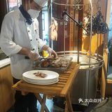 如果想做大桌可以提前预约。我们这次去的人多想坐大桌