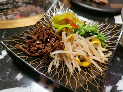 -山川小町·极番烧肉(新地假日广场店)