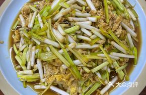 Egg Stir-fried with Garlic Shoots